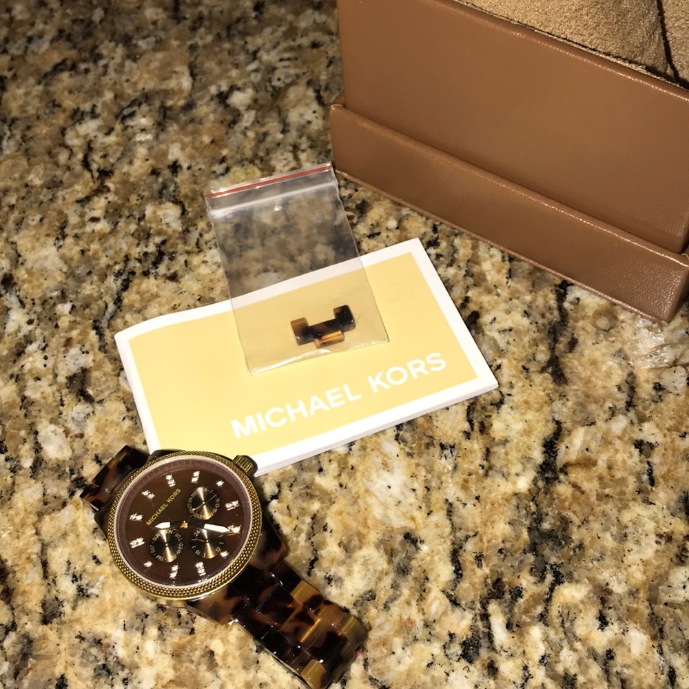 Michael Kors Tortoise Shell Watch - Picture 7 of 7